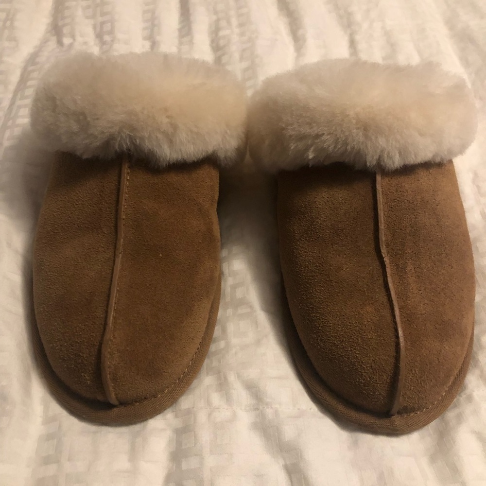 UGG Women's Scuffette Ii Leopard Slipper size 9 chestnut,they are authentic Uggs